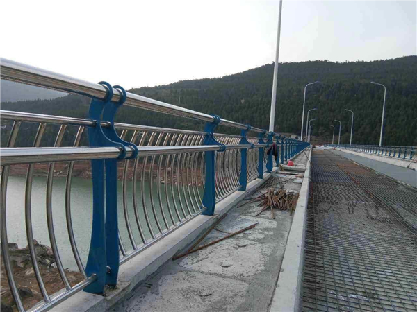 石家庄不锈钢桥梁护栏的特点及其在桥梁安全中的重要作用