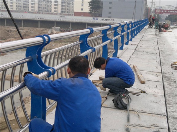 石家庄不锈钢桥梁护栏除锈维护的重要性及其方法